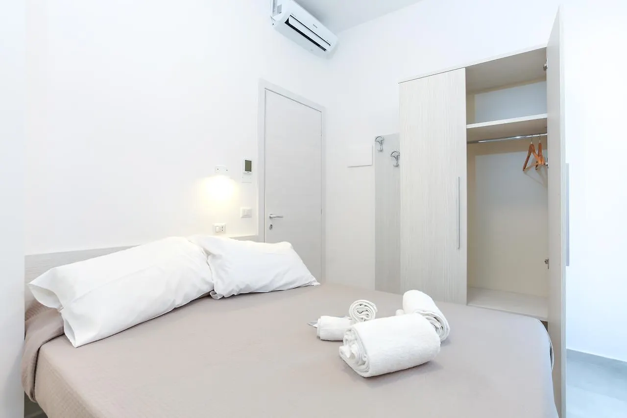 Hotel Tourist Meuble リミニ 0*,